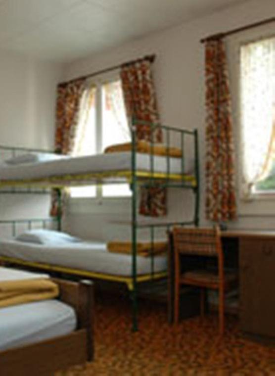 Funny Farm Backpackers Hostel Unterseen Szoba fotó